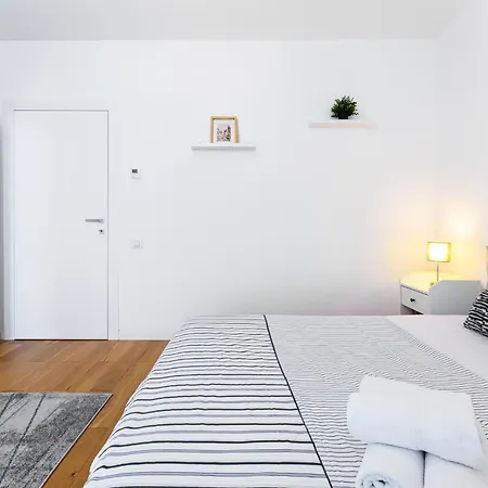 Carmen Sylva Collection - Exclusive *