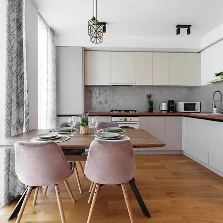 Carmen Sylva Collection - Exclusive