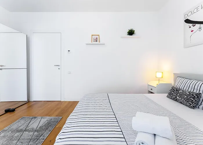 Carmen Sylva Collection - Exclusive *