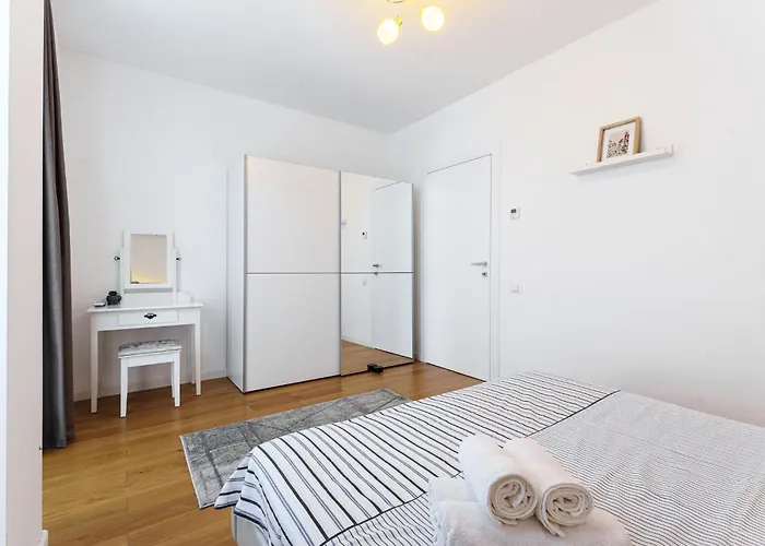 Carmen Sylva Collection - Exclusive Bucarest