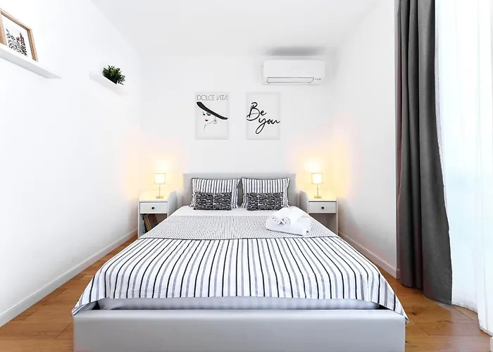 Carmen Sylva Collection - Exclusive * Bucarest